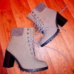 🎀Parker and Sky Heeled Boots, GRAY, size 7